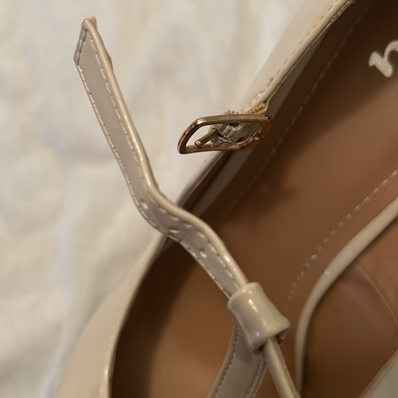 Neutral color heels - Picture 3 of 10